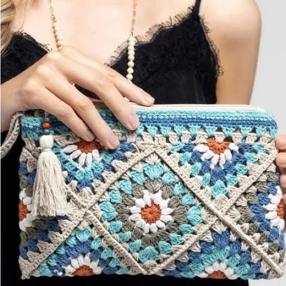 Handmade Granny Square Crochet Tile Pouch/ Clutch/ wristlet in Periwinkle blue - Picture 10 of 14